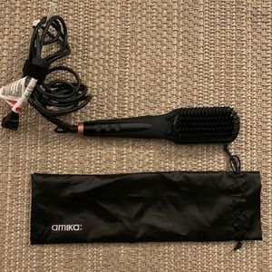 amika straightening brush